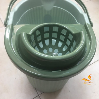 Xô vắt móp đẹp có bánh xe
