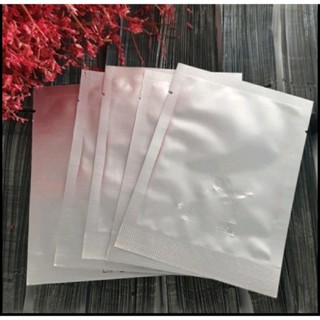 Miếng ủ môi không hình loại kín, không lộ hình bên trong