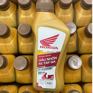 Dầu nhớt dành cho xe tay ga honda 800ml.