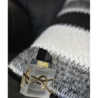 Nước hoa tóc YSL Libre.