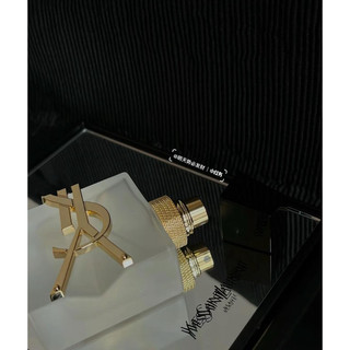 Nước hoa tóc YSL Libre.