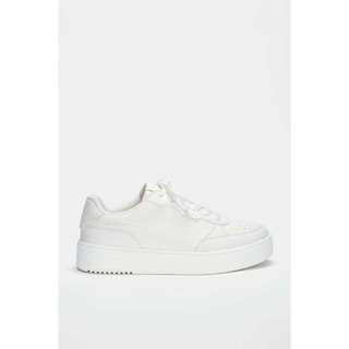 Giày sneakers nam Pull&bear màu trắng
