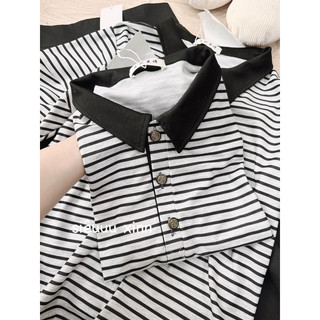Set áo kẻ mix chân váy đen