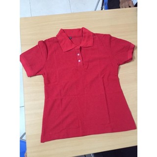 Áo phông đồng phục nữ có cổ đỏ cờ
