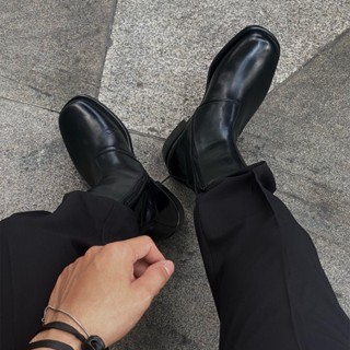 Giày Boots Nam TARMOR Mũi Vuông Da Bò Trơn Màu Đen Có Dây Keo Zipper Boots With Square Toes In Black Leather