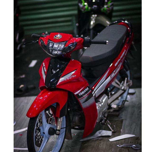 tem sirius Spark đỏ nano, team decal xe máy 3 lớp giá rẻ