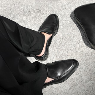 Giày Sục Nam Nữ TARMOR Màu Đen Da Thật Flat Mules in Black Leather