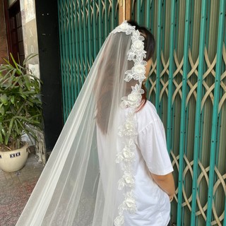 Khăn voan cô dâu dài 3m hoa ren viền đuôi trơn
