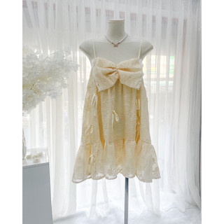 Đầm kem babydoll 2 dây hoa nổi🌷