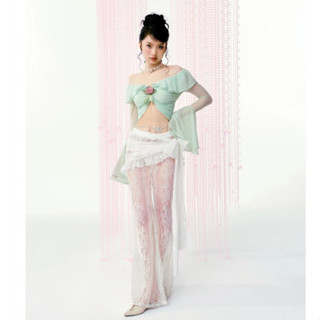 TB008 Set áo tay dài cổ V trễ vai màu xanh lục phối bèo tay vải voan cao cấp gắn hoa kèm quần ren