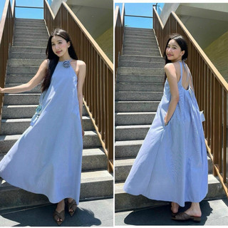 Đầm maxi yếm sọc xếp li sau,kèm hoa