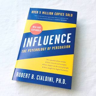 Sách - Influence : The Psychology of Persuasion - New and Expanded