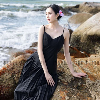 Đầm đen 2 dây xếp ly NGADO