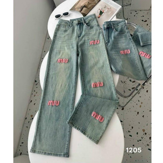  Quần jean ống suông thêu chữ lông xù Chất jean đẹp 