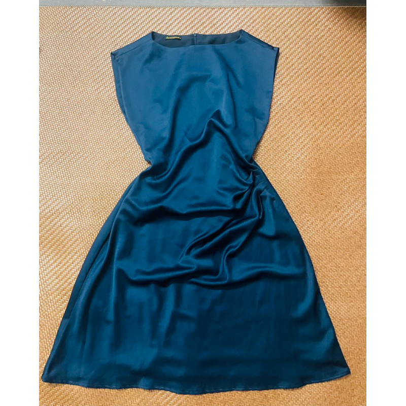 Váy OLV xanh navy size M