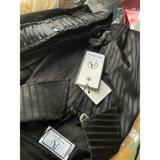 Set lụa kẻ vai độn 𝐀𝐒𝐇𝐘𝐋𝐄𝐘