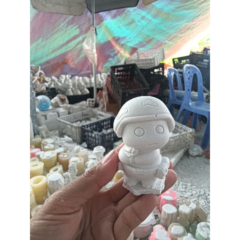 Tượng thạch cao chú bộ đội