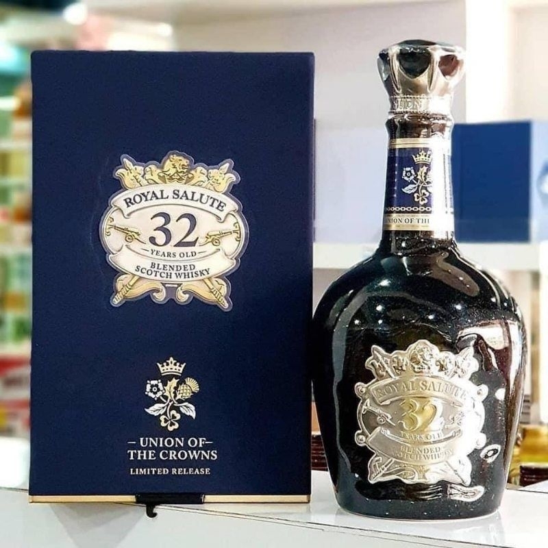 Vỏ Chai Rượu Chivas 32 Năm Cao Cấp Có Hộp Mới Tinh Rất Đẹp.Chai Rỗng Không Có Rượu Bên Trong.