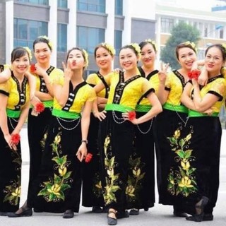 Trang phục dân tộc Thái hóa trang dân tộc biểu diễn
