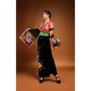 Trang phục dân tộc Thái hóa trang dân tộc biểu diễn
