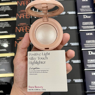 Phấn bắt sáng Positive Light Silky Touch Rare Beauty by Selena Gomez - 2.8g