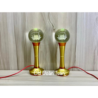 Một đôi đèn thờ quả cầu hoa sen pha lê khắc hoa sen chân vàng