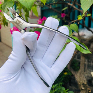 Bấm móng đức