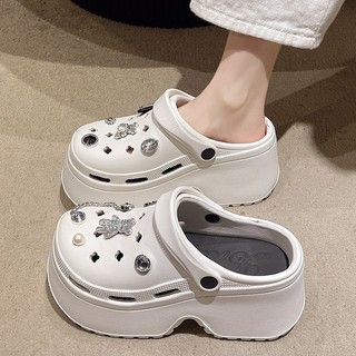 Dép cross độn đế 7cm 3TDEP, dép sục crocs nữ gấu Bearbrick bít mũi tăng chiều cao, dép đi mưa