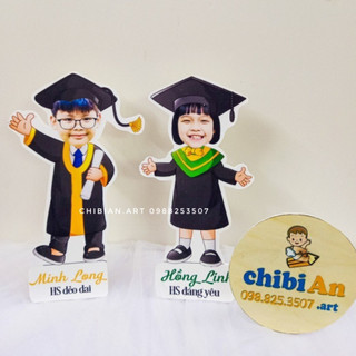 In hình chibi trang trí sinh nhật cho bé- chibi tốt nghiệp - Phụ kiện để bàn đẹp rẻ bền màu lâu