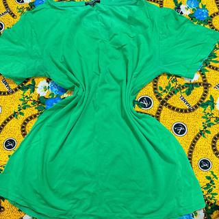 Áo thun  nữ cổ tim màu xanh size M - L thôi ạ