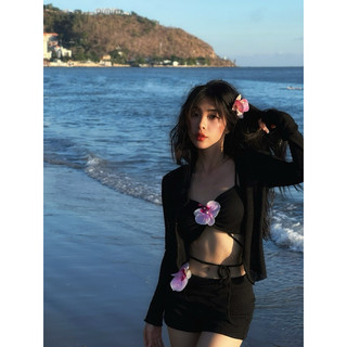 Camela set đi biển dễ thương