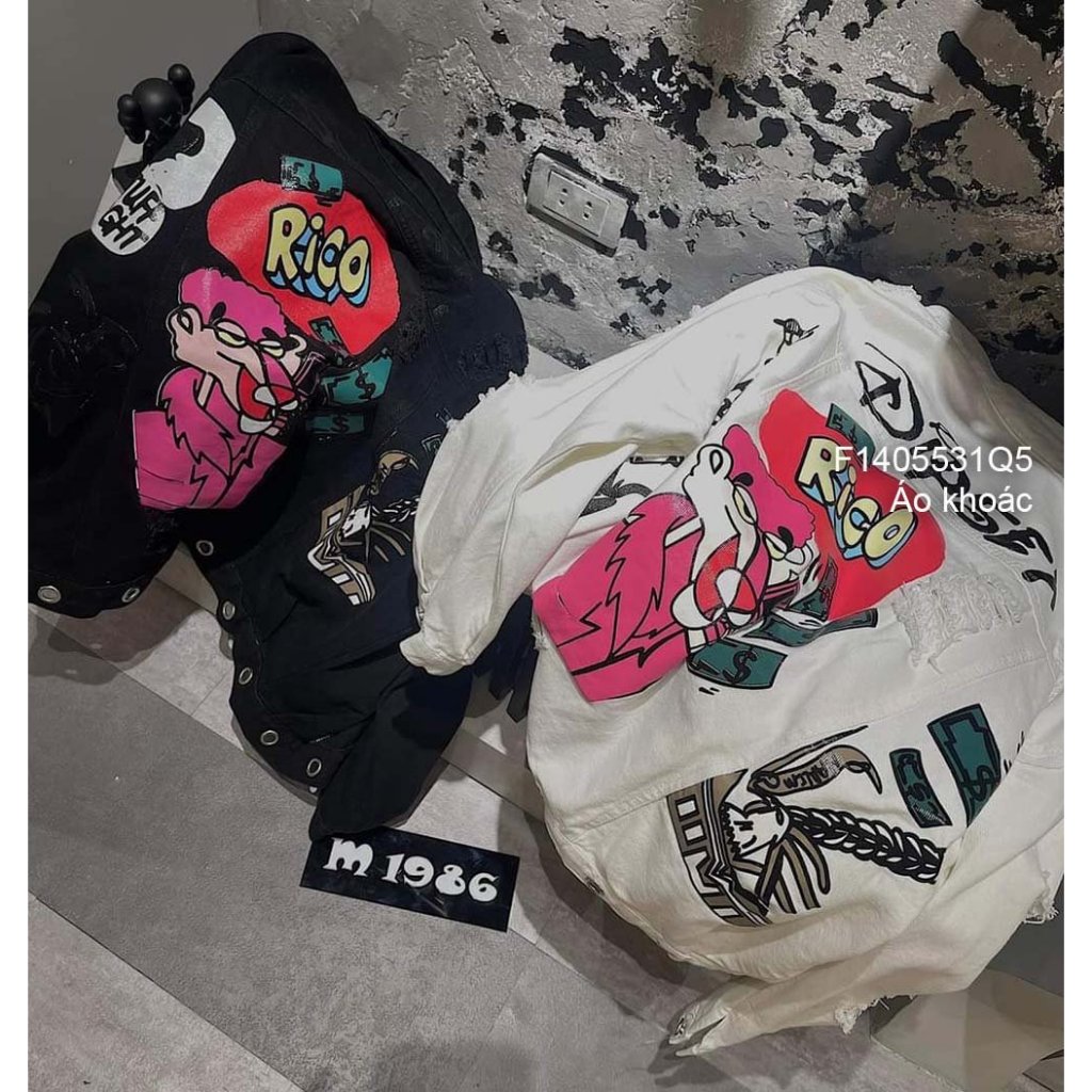 Áo khoác jean họa tiết lưng in hình chữ tay dài hàng đẹp!