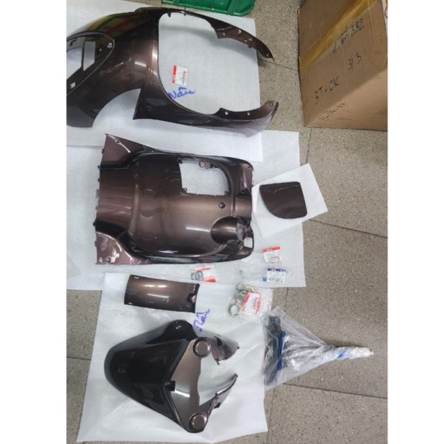 Nắp cốp thùng xăng xe Elizabeth FI mã VUA