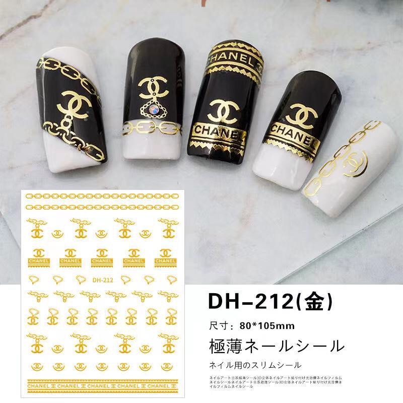Sticker thương hiệu màu vàng dán móng