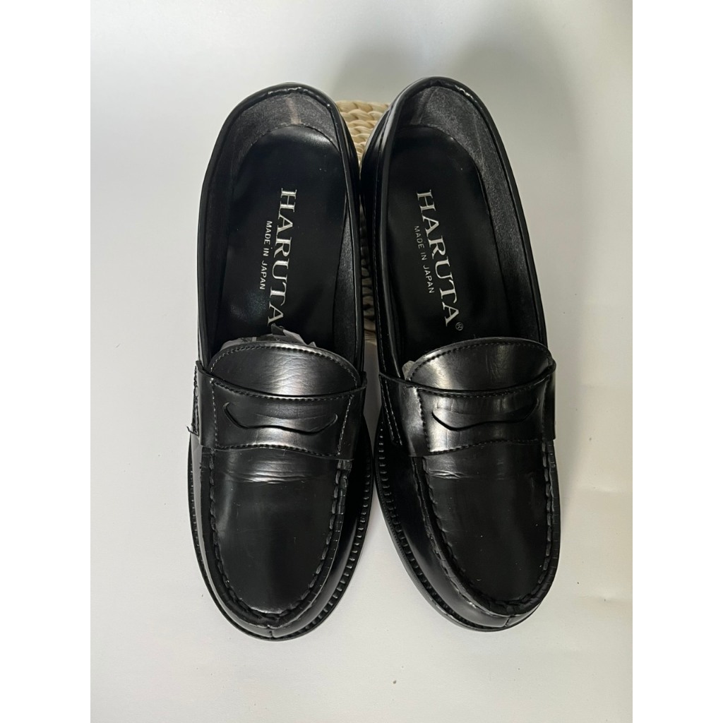 haruta loafer màu đen 2hand , size 35 - 39 ( inbox để shop có thể tư cho bạn được tốt hơn)