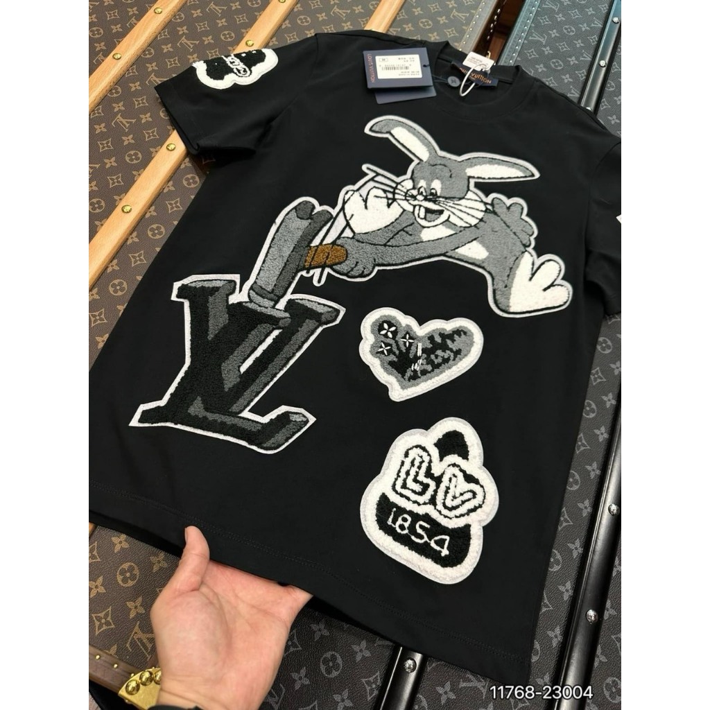 Áo Thun nam Lv  2024 cao cấp 2 màu họa tiết thêu logo xù màu xám hot new2024