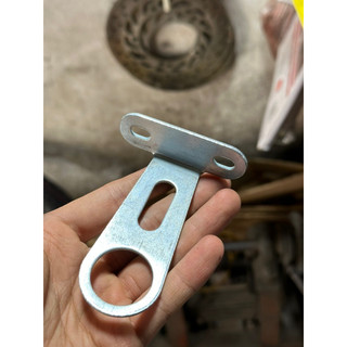 Tai bắt giỏ xe đạp