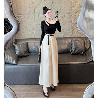 Set áo đen lệch khoét vai mix chân váy trắng kèm đai