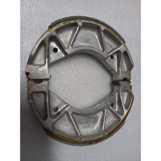 Bố thắng sau xe tay ga Shark SYM.