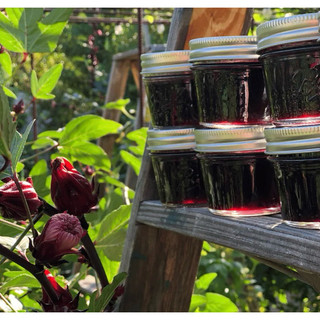Mứt atiso đỏ mịn ( hibiscus jam) chua ngọt vị thanh nhẹ ít đường hoàn toàn tự nhiên.