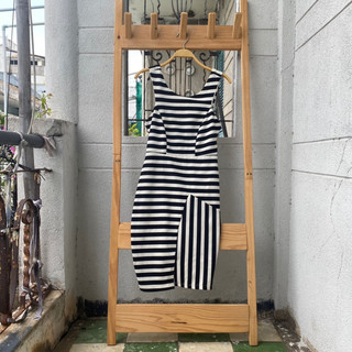 2hand đầm body sọc 2 dây eo 60 đến 70cm dài 90cm mã 212