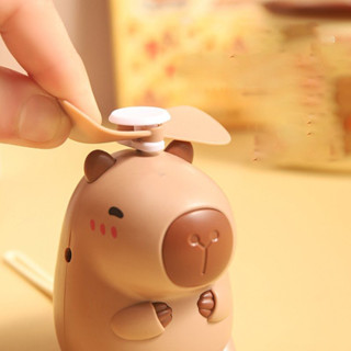 Quạt mini Chuột Capy Bara cầm tay sạc điện, Tặng dây sạc và dây đeo phụ kiện.
