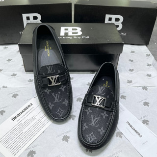 Giày lười moca nam Eo Vì da Pu đen dập hoạ tiết ô caro/ vân hoa chữ monogram tag logo bạc cao cấp