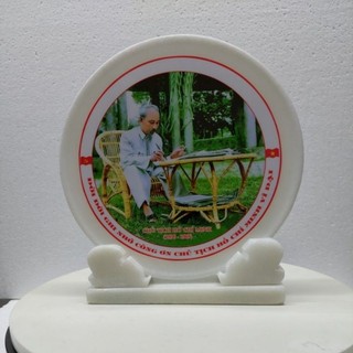 Ảnh Bác Hồ Ngồi Ghế Mây 25cm