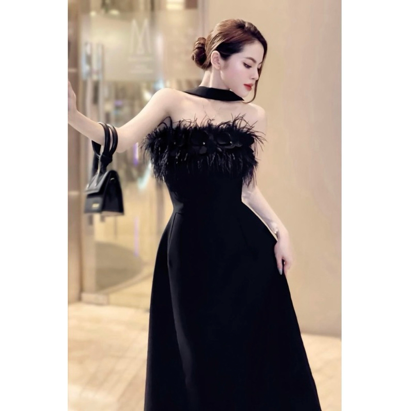 Đầm cup xoè đính lông vũ