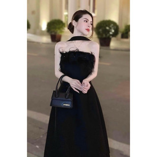 Đầm cup xoè đính lông vũ