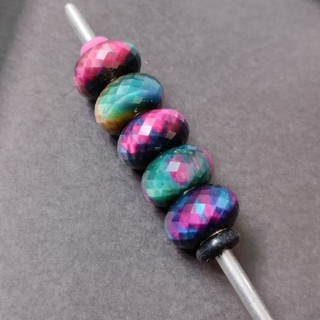 Đá hổ cầu vồng của Valkyrie Gems Beads
