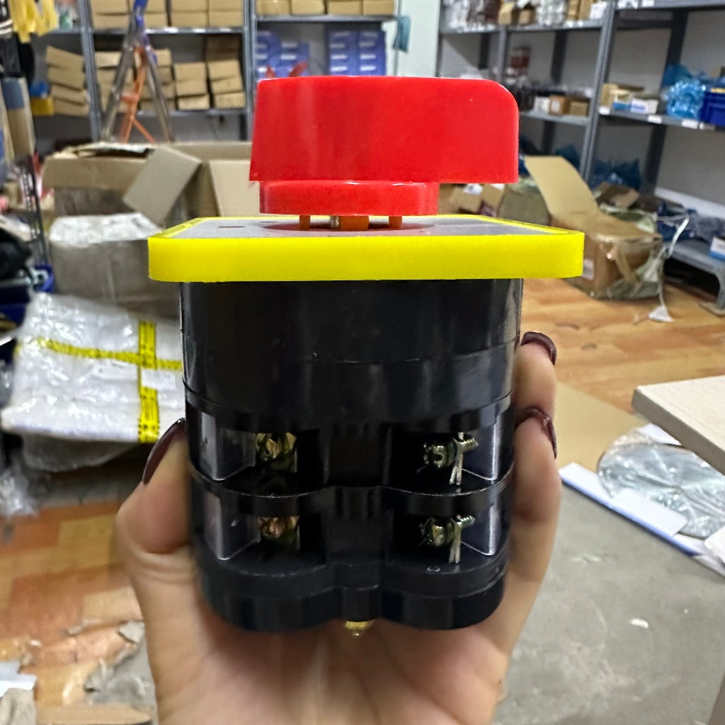 [Có sẵn] Công tắc xoay tủ điện chuyển đổi 3 pha điện áp LW5D-16