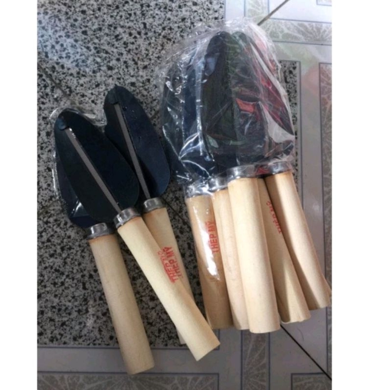 dao 2 lưỡi cán gỗ