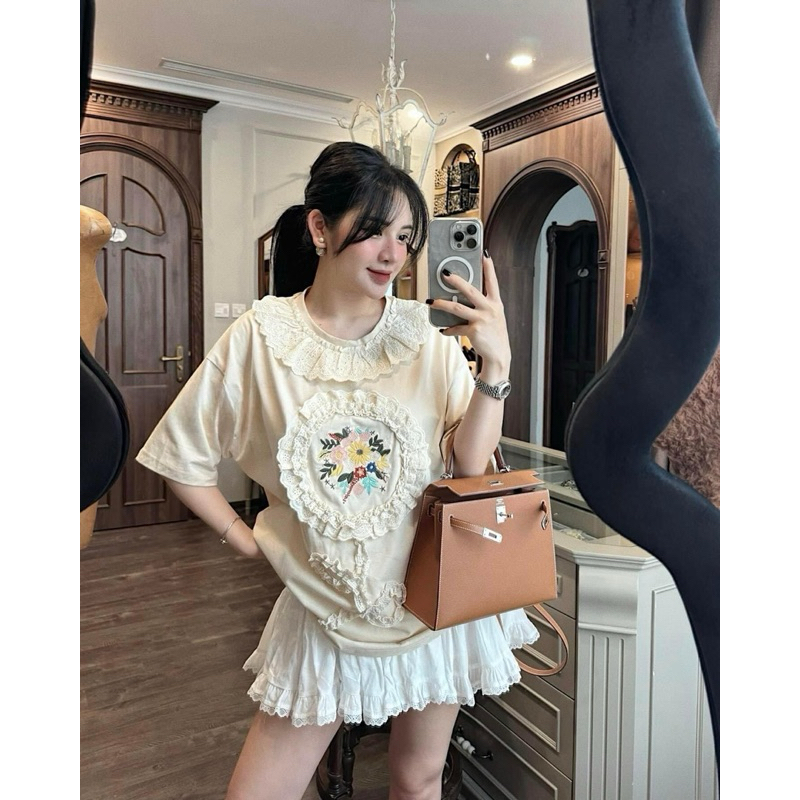 Áo Phông Kem Viền Ren Hoa QC